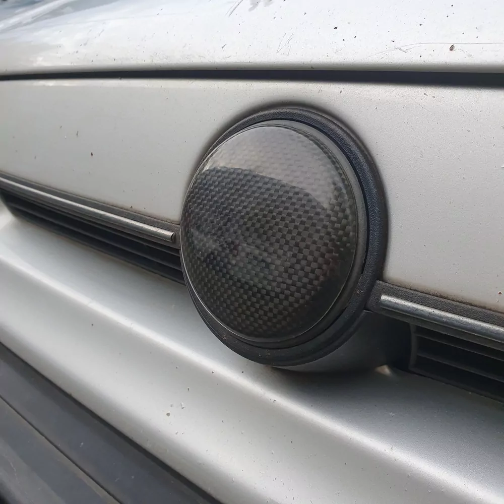 Karbon krytka znaku Škoda 90mm