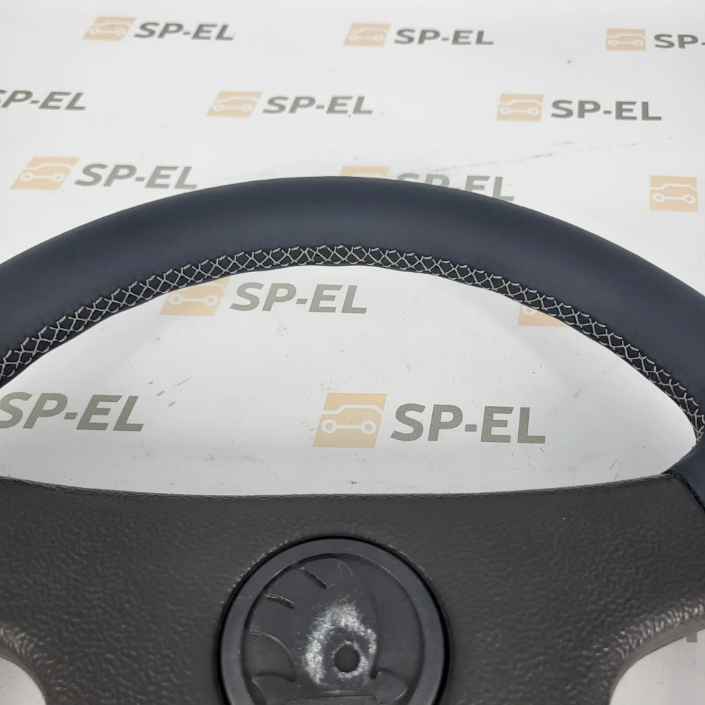 Volant Favorit - 4 ramenný - černá - šedivá nit