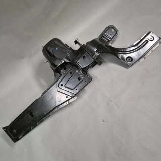 Podélník s výstuhami podběhu pravý